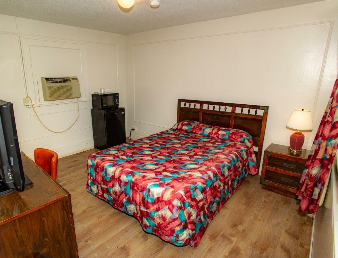 Coach House Motel