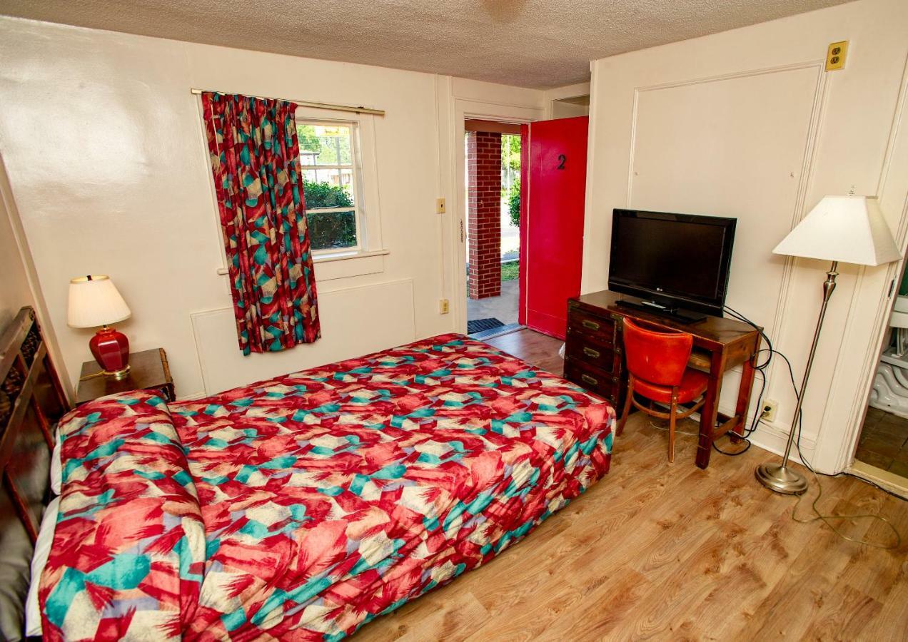 Motel Coach House *